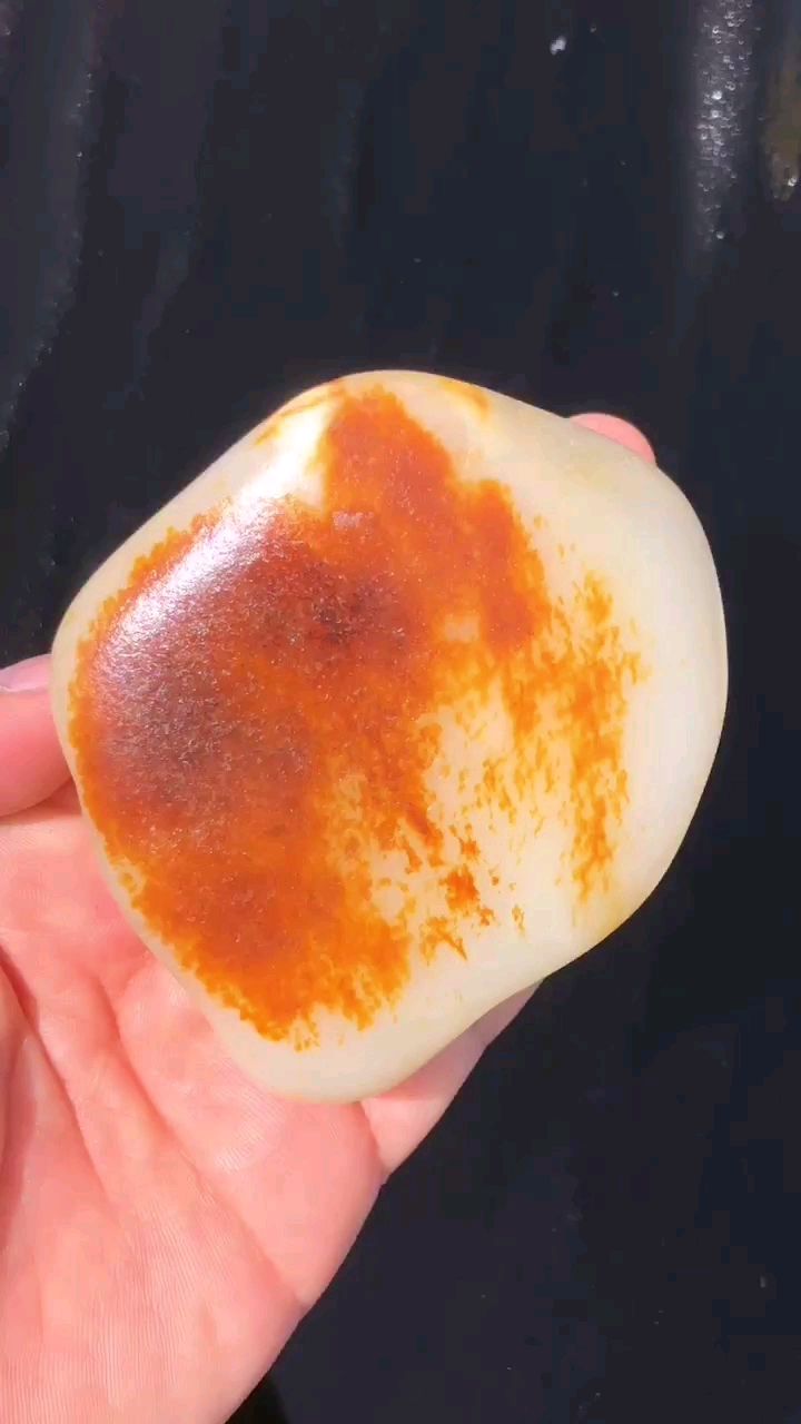 玛丽艳红皮籽料