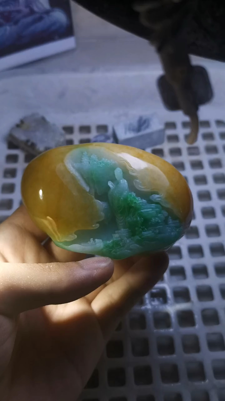 翠友大马坎水石的俏色巧雕,这出货效果着实惊艳