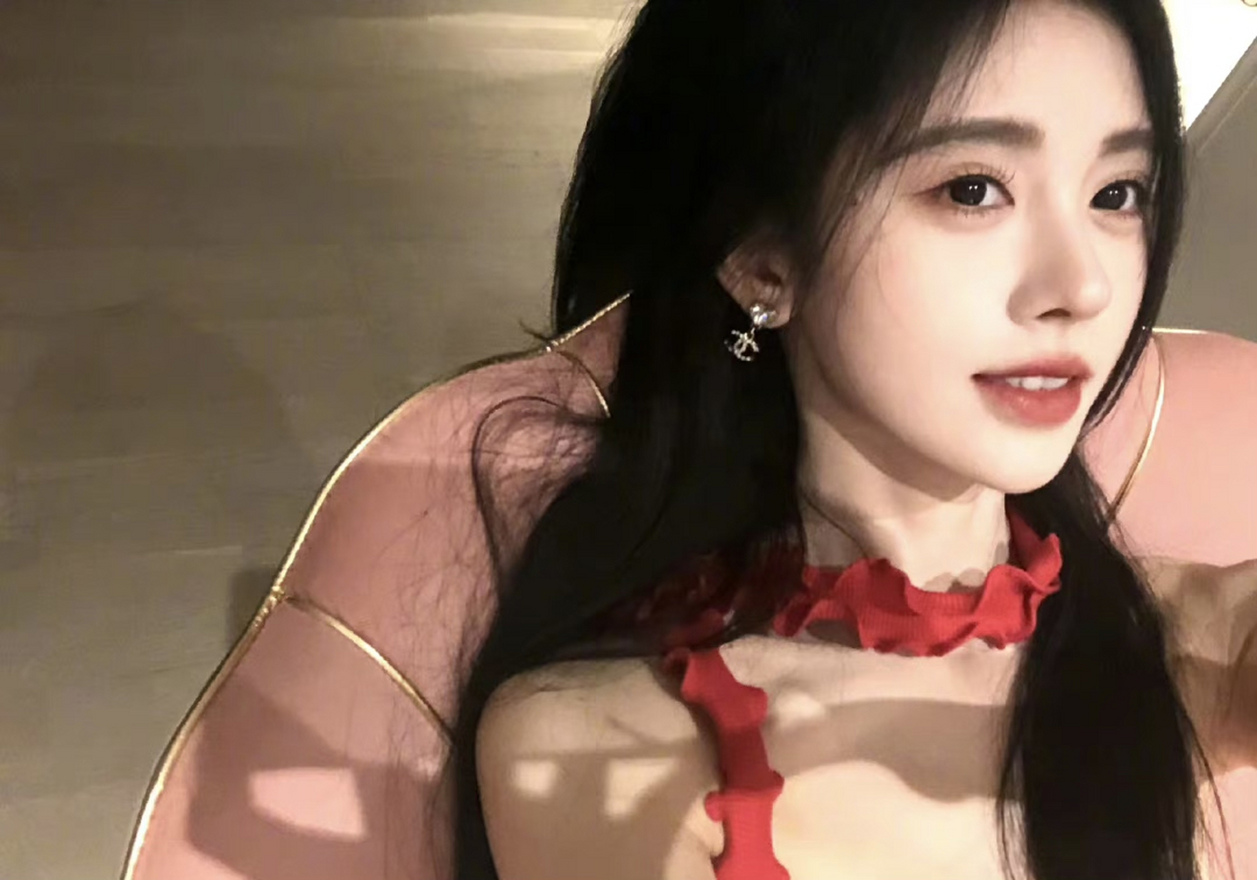 鞠婧祎这照片就仿佛在说我最美!我最美!我美得不可方物!