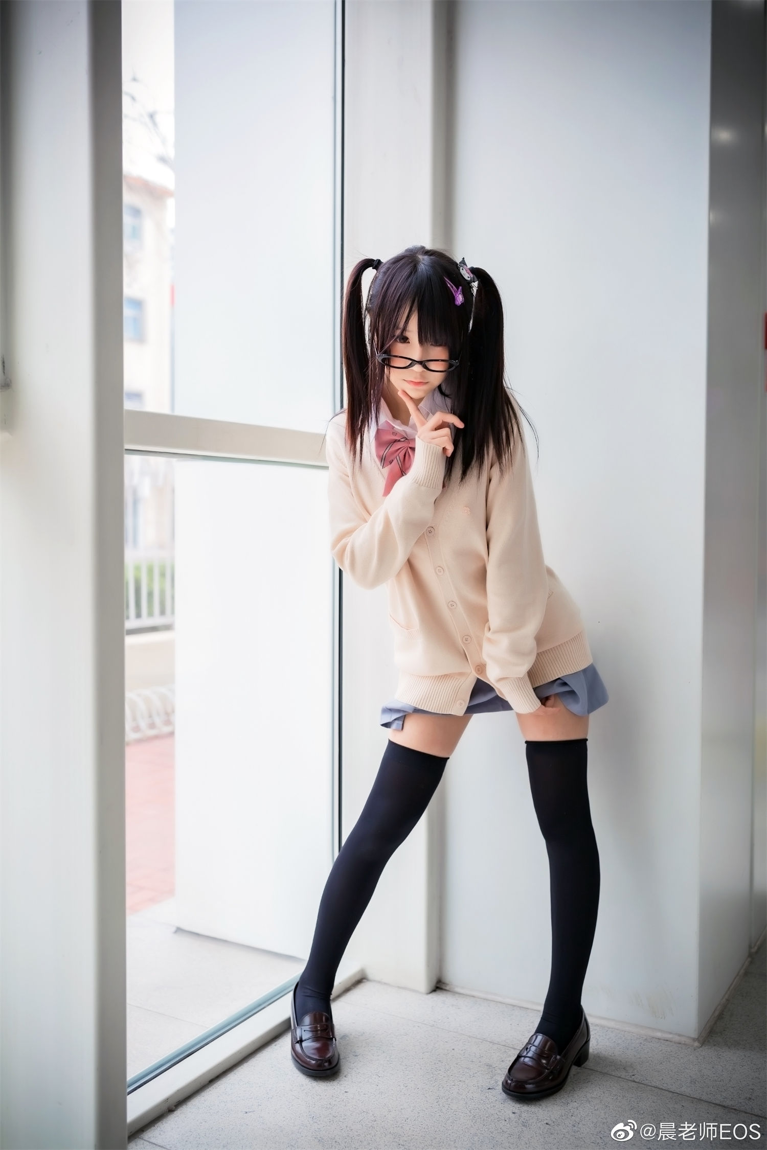 摇摇乐yoyo的图片太好看了！好想抱抱双马尾眼镜妹！