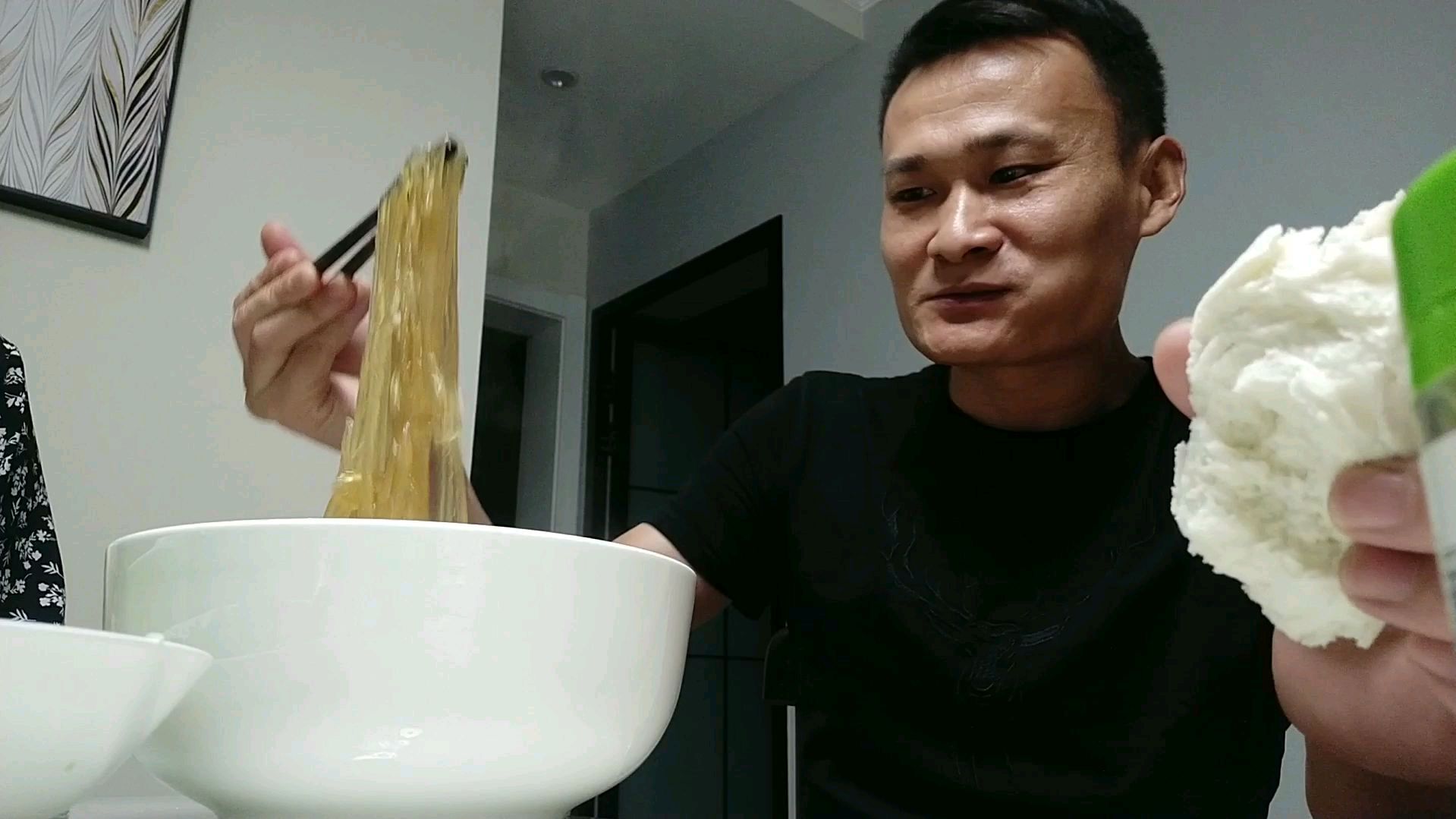 半夜下班,媳妇儿给做了一锅酸辣粉,吃的真过瘾