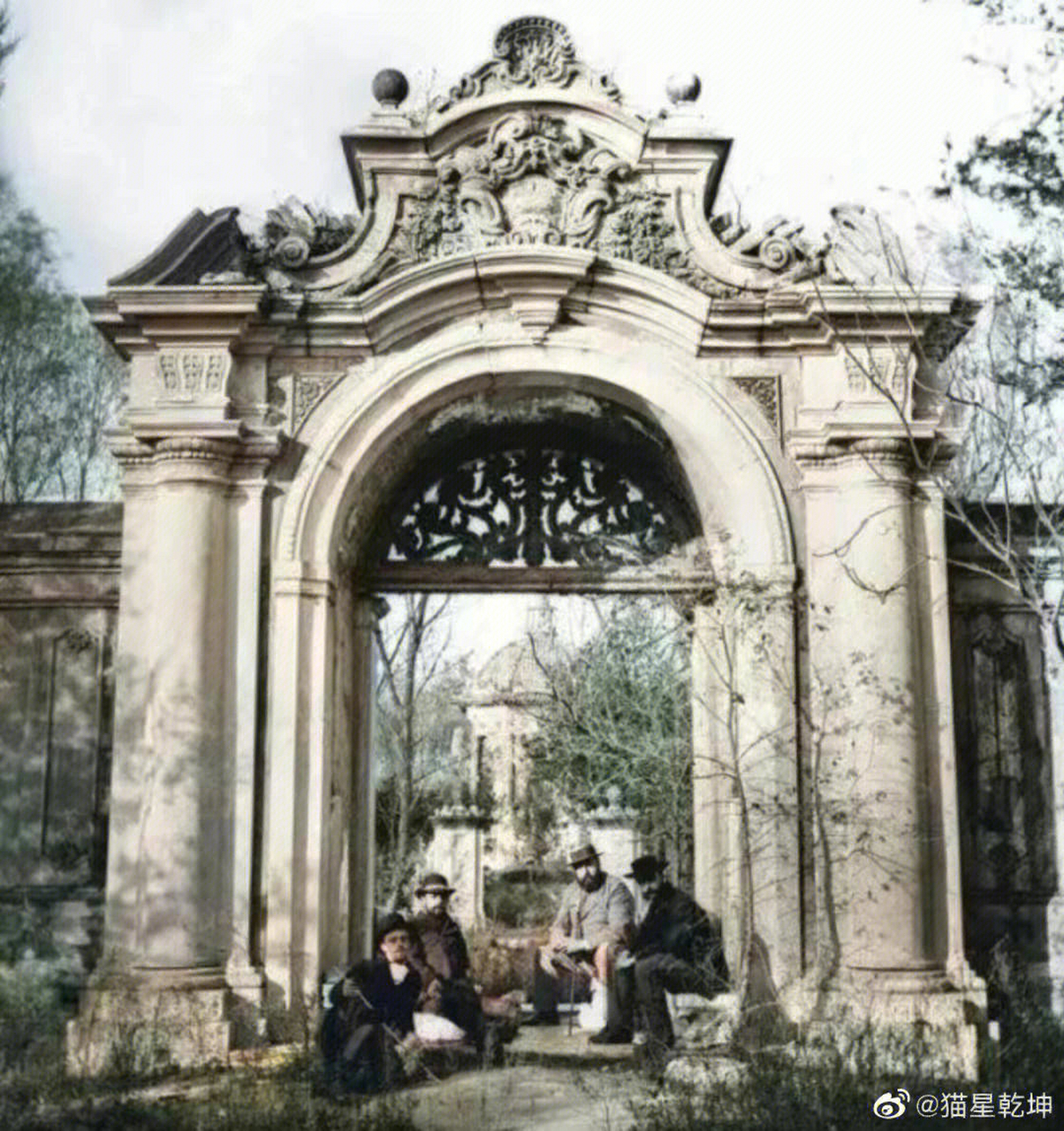 这是1873年圆明园的照片,被一个叫阿理文的德国人拍摄的.