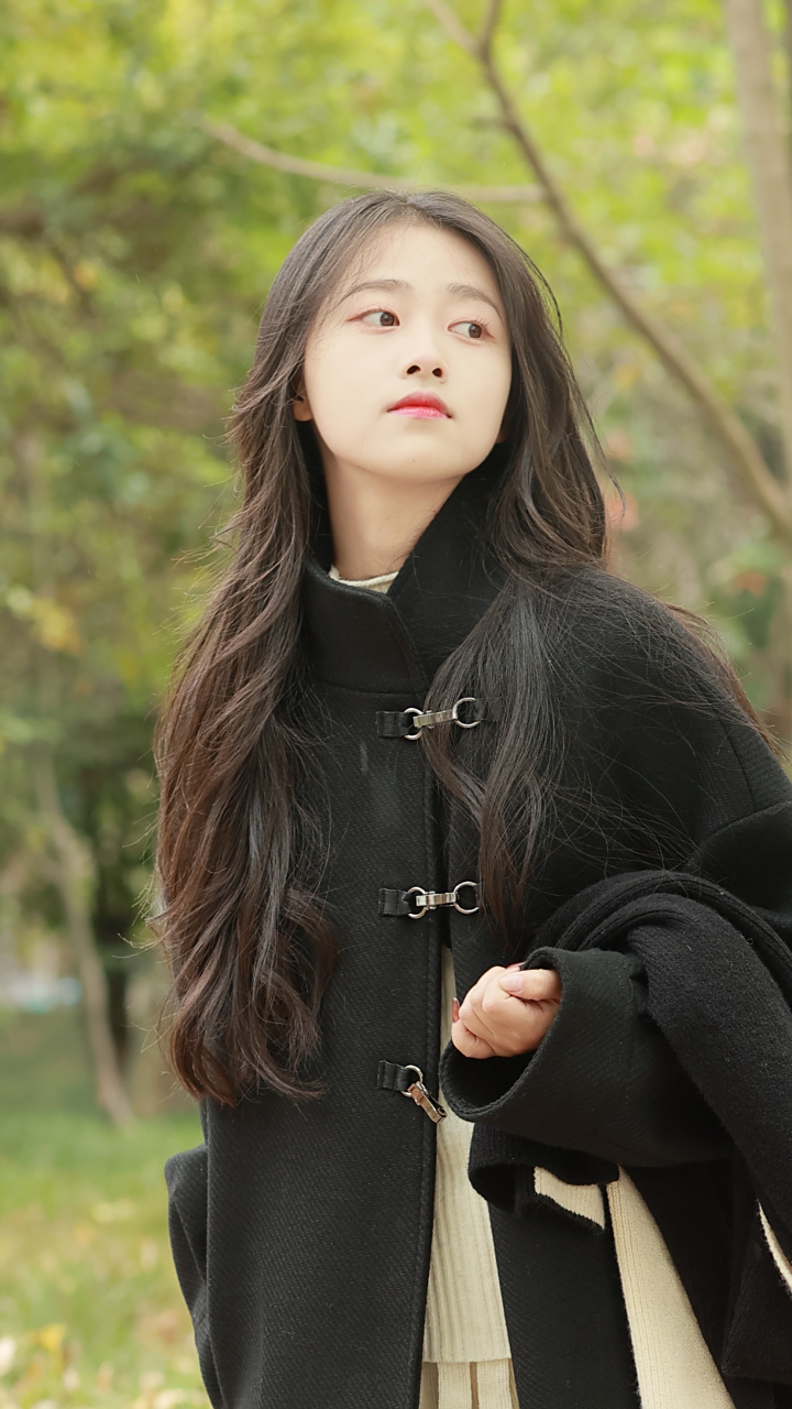 圆脸美女暖阳写真 出境:任万万