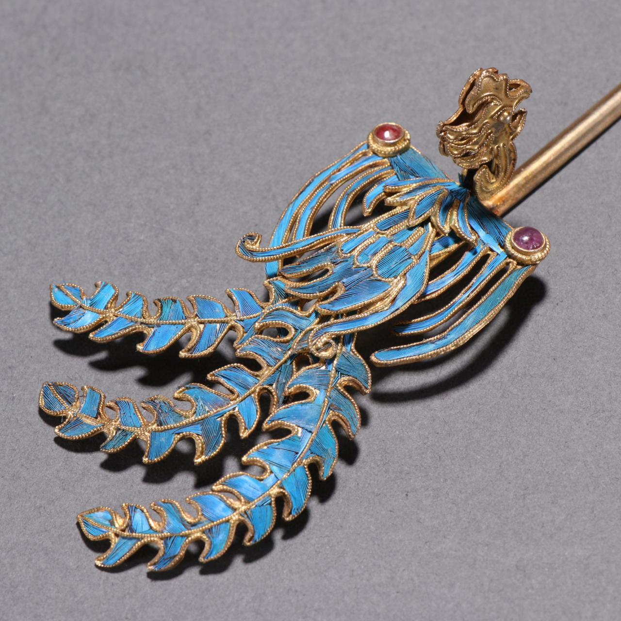 清代 银鎏金点翠凤纹发簪一对. 规格:长12.7㎝宽5㎝总重35g