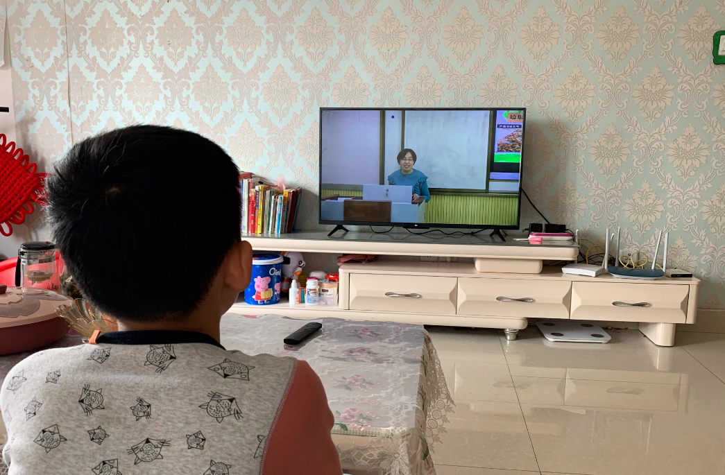 看电视,我们需要距离电视多久合适?