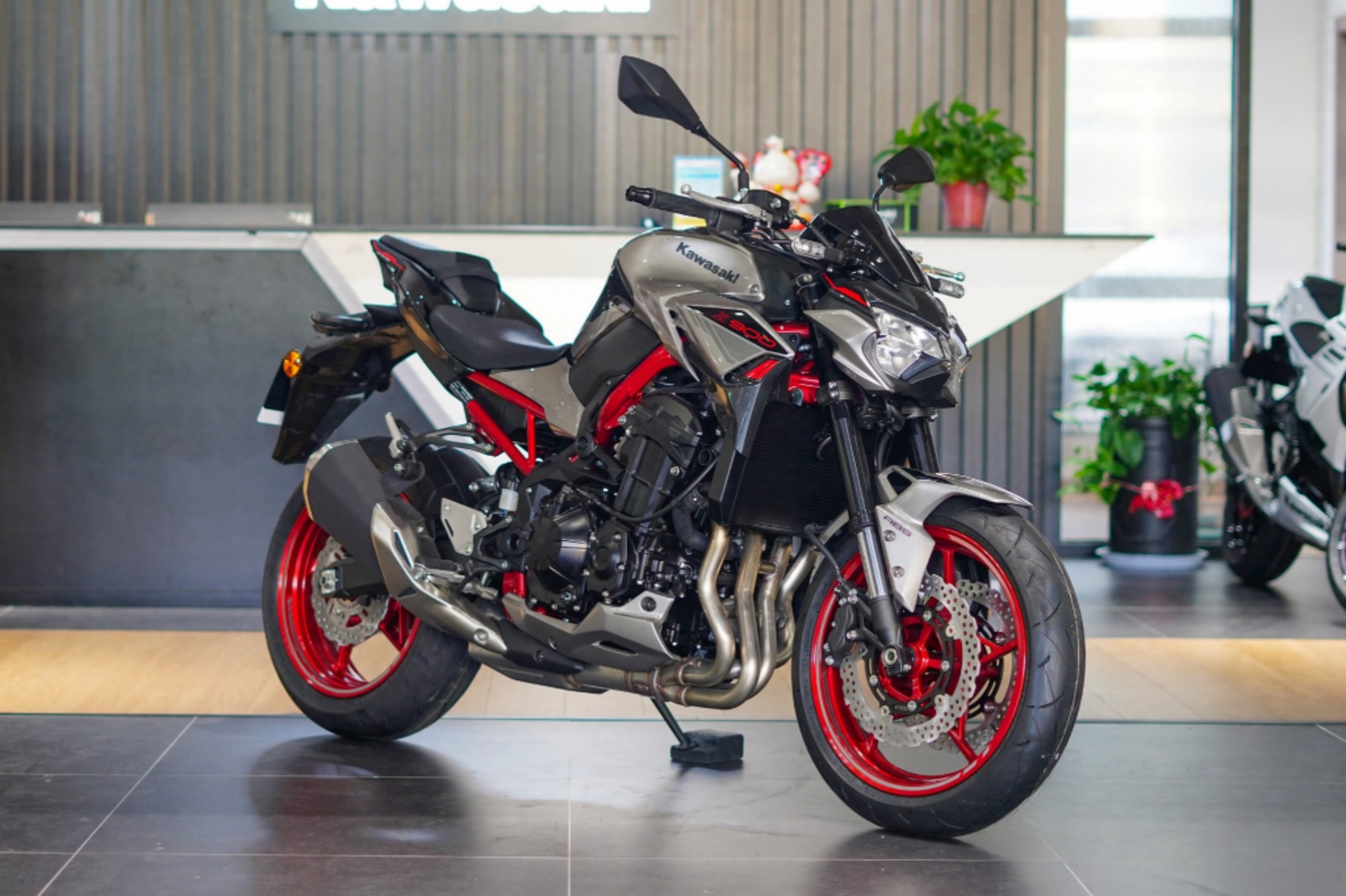 川崎中排量运动街车——z900