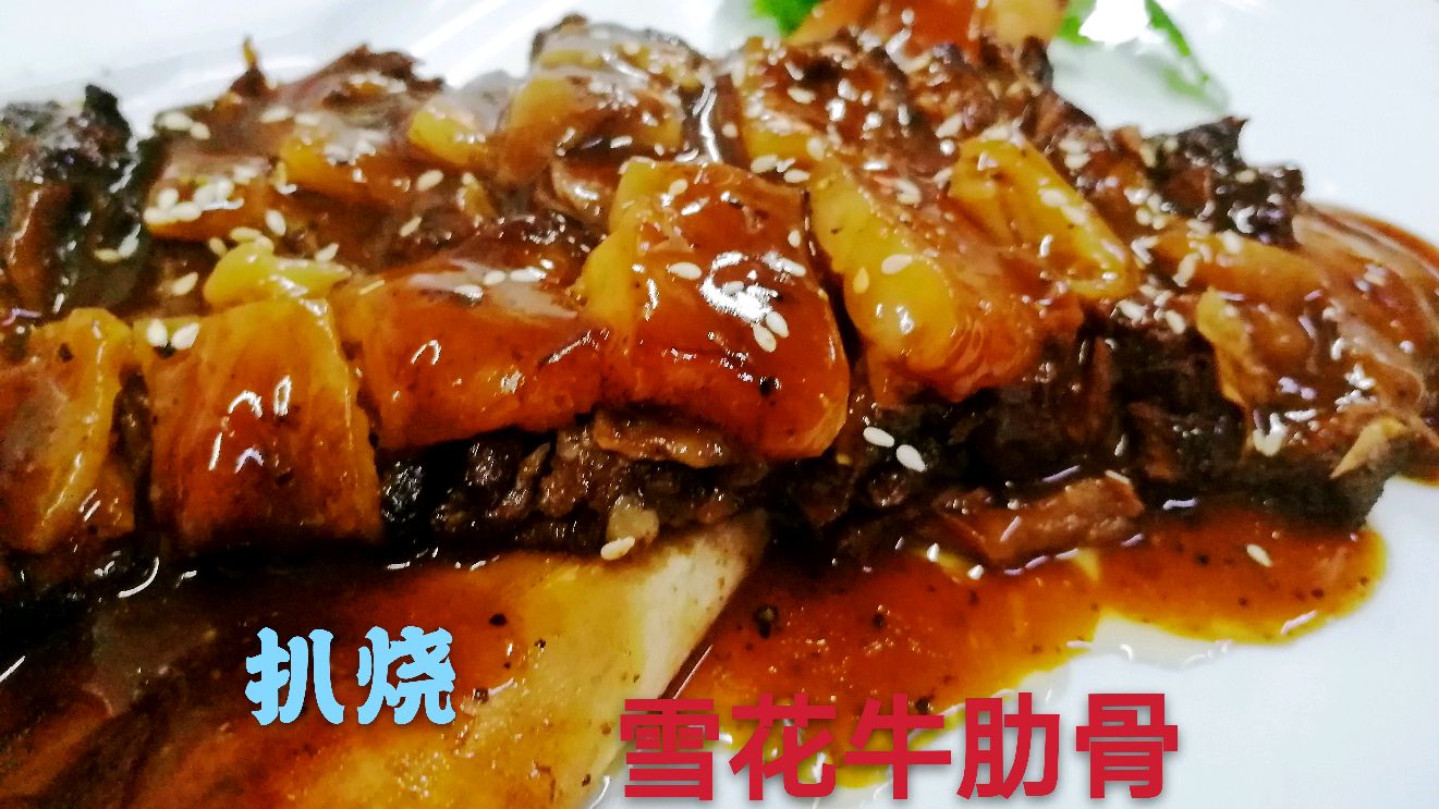 牛肋排用大铁锅炖90分钟,调入各种日本酱料,简直不要太好吃