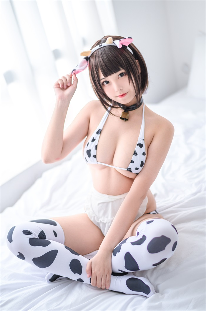 ⭐微博红人⭐蜜汁猫裘@写真cos-小奶牛基础[32P/240MB]