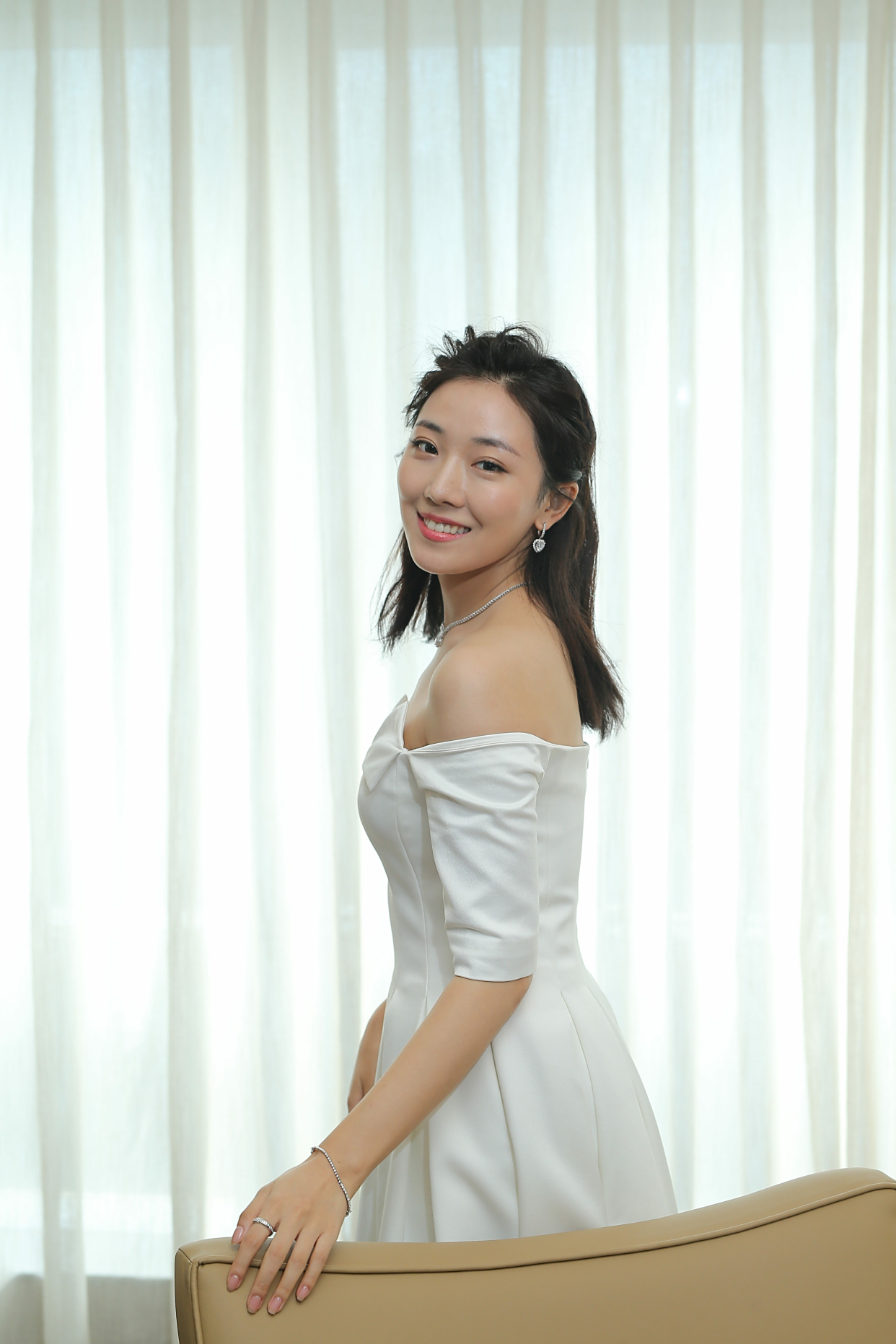 从胡歌主演的猎场认识的菅韧姿 饰演的罗伊人简直就是女神啊