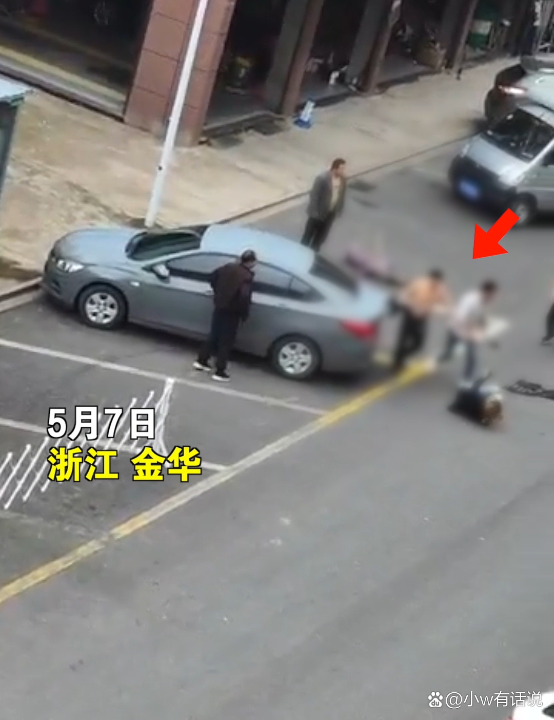 男子持刀追砍伤人 警方：因倒车打架