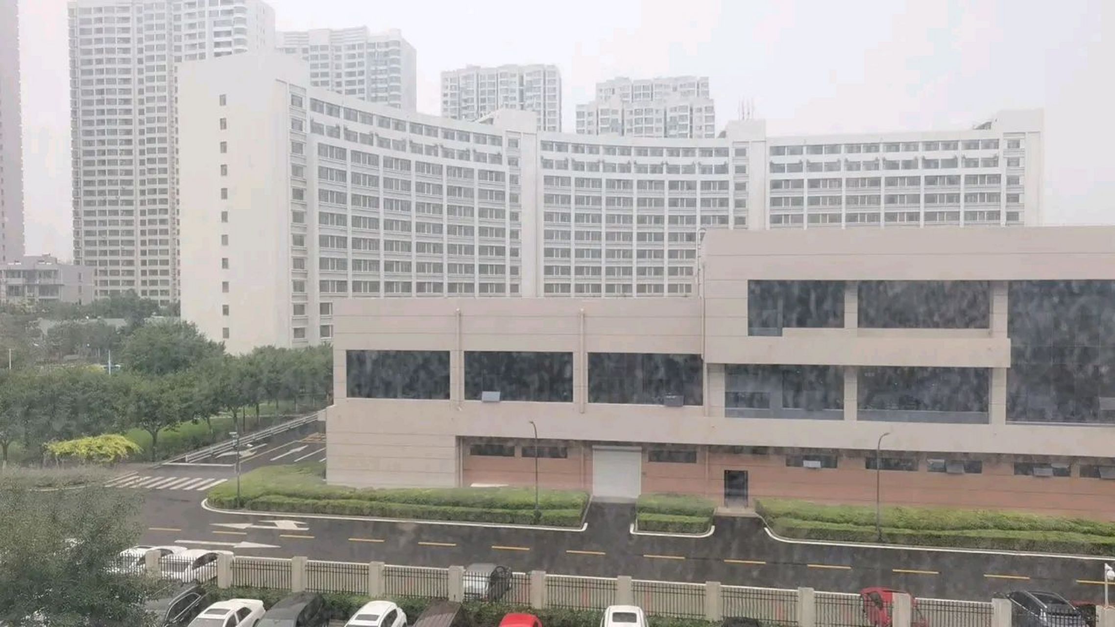 歌尔光电园终于要搬空了……  过几天发小要去越南icon了 中午送送行