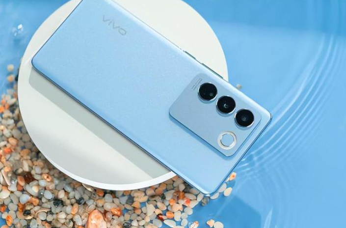 vivos17:1.5k视网膜屏幕 后置智慧柔光环,售价不到3000元?