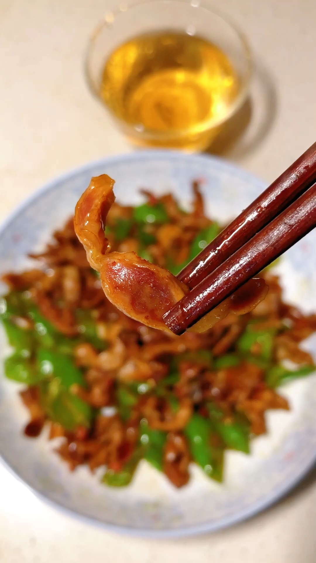 辣椒炒鸡胗,一个人在家简单吃点,也算个下酒菜吧!