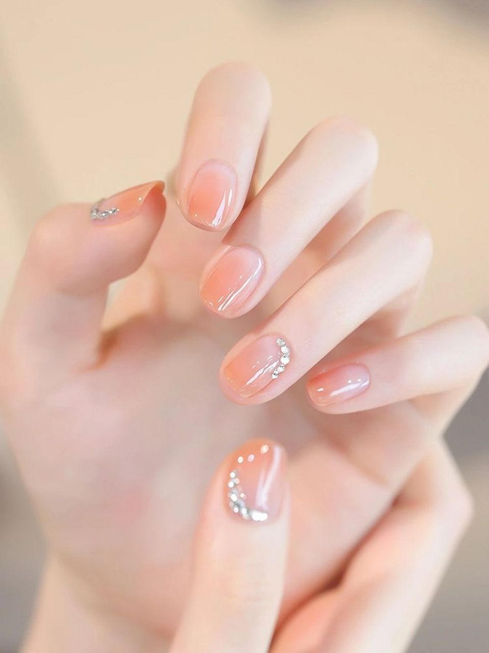 qq糯糯的小短甲渐变款～太喜欢了啊!最显白的指甲油#520心动约会指南