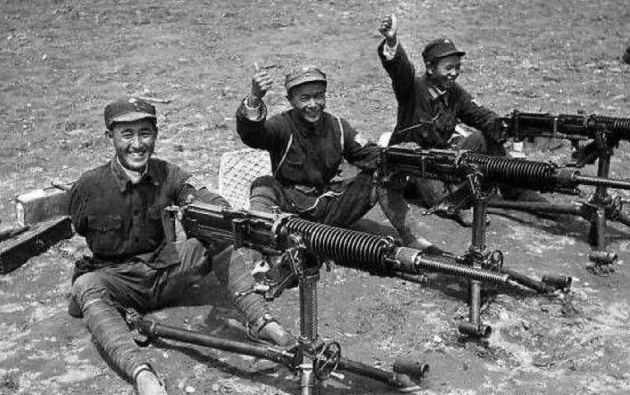 1938年,延安,抗战真实照片这是在延安期间,外国记者拍摄的八路军演示