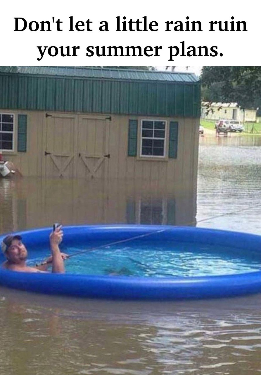 暴雨水淹搞笑图图片