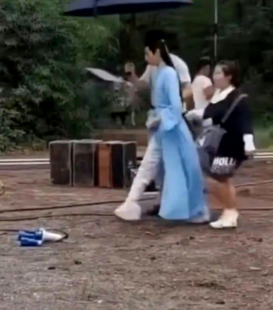 这鞋跟得有15cm吧,所以罗云熙身高到底是多少