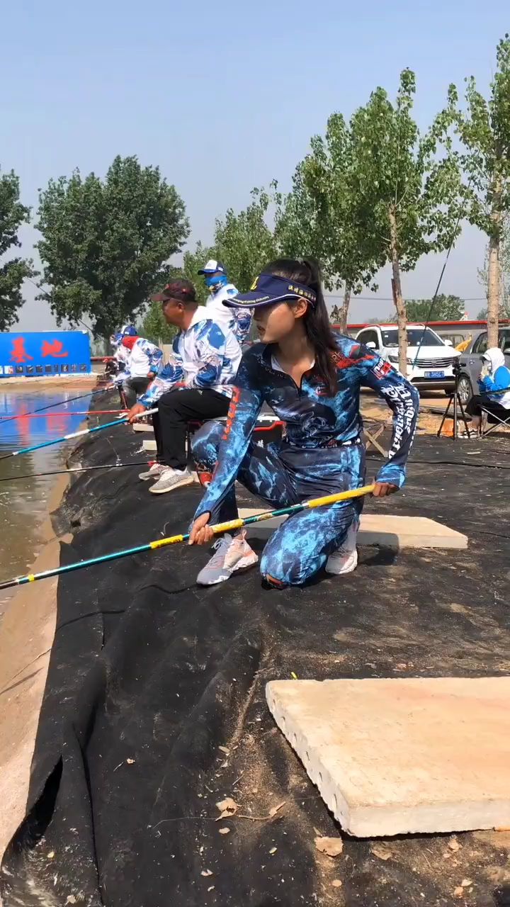 黑坑青鲟巨物竿拉大鱼美女钓手