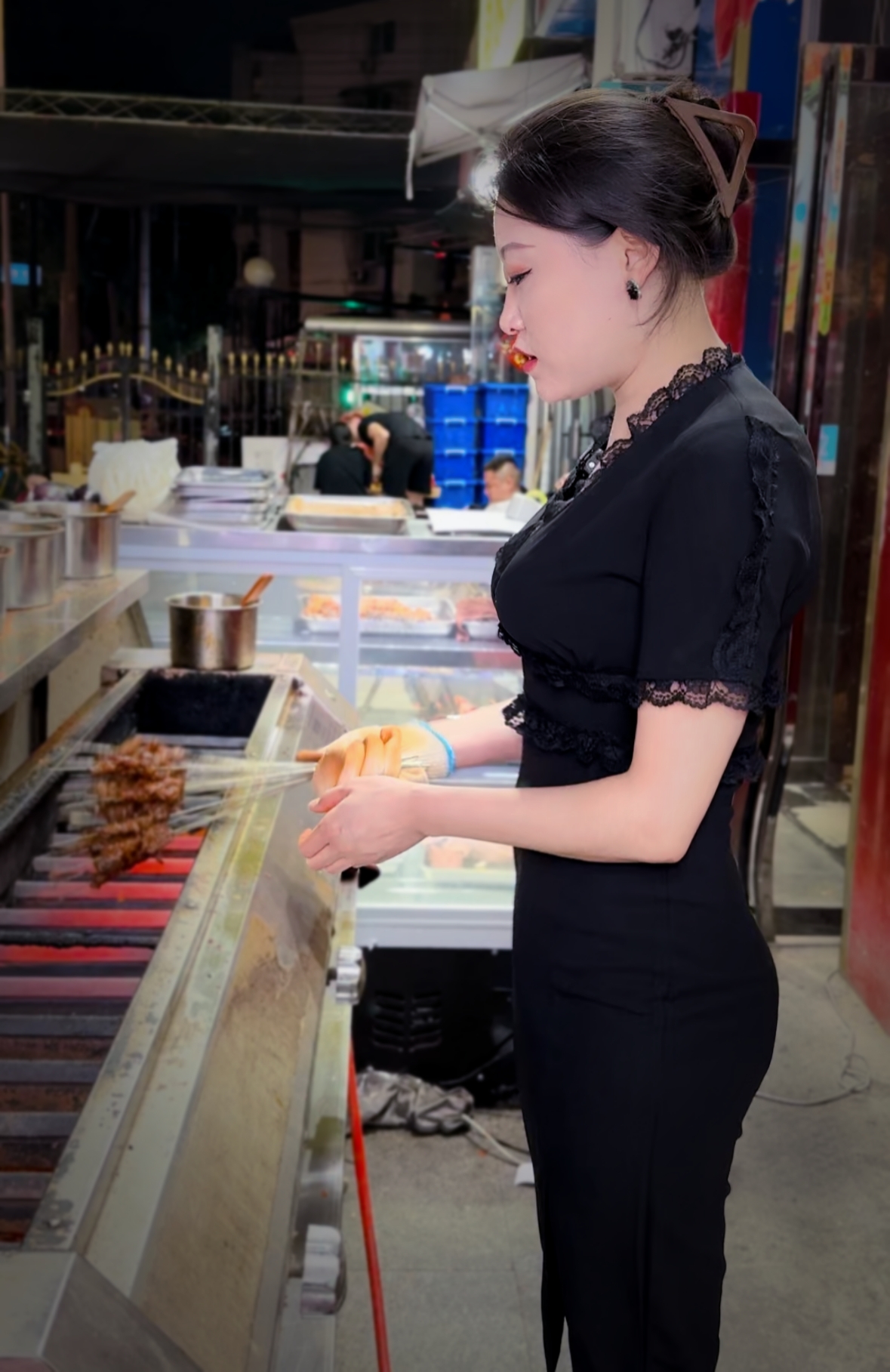 店这条街是美食聚集地开店的南京南站附近皮肤护理美容店老板娘陈橙