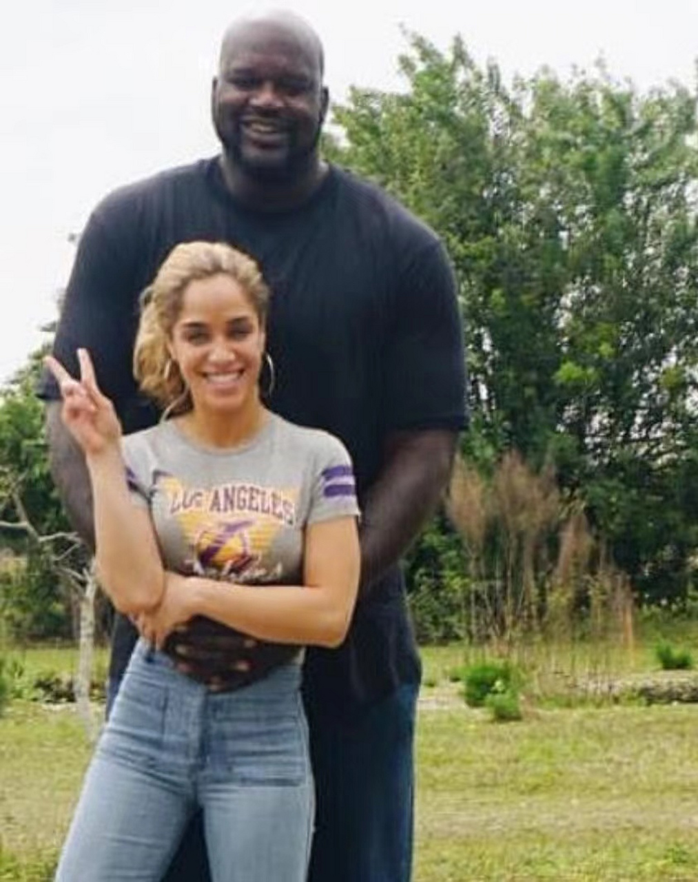 前nba球星奥尼尔和他老婆的一组亲密合影,看完不禁让人唏嘘,这身材和