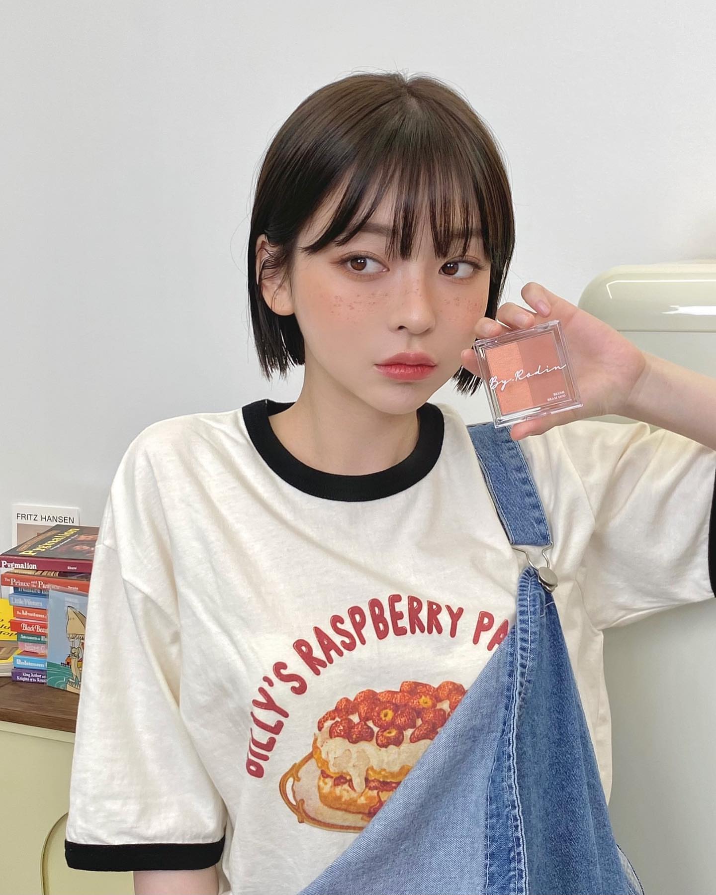 韩国大网红姜泰莉身高仅有1米60留着一款标志性的波波头被誉为最美