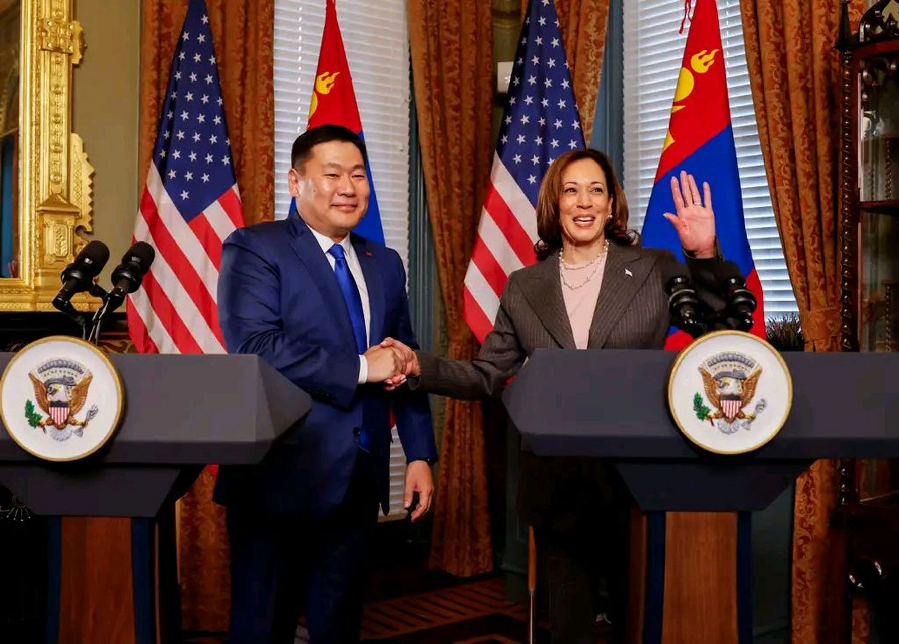 我要上热门#  蒙古总理近日访美,并与美国签署了《开放天空民航协议