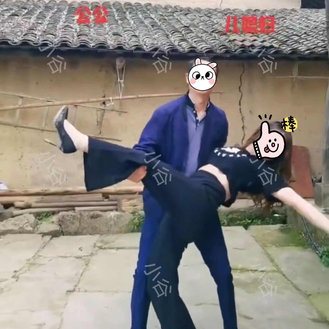 公公与儿媳一起热舞,跳到极致直接抱起儿媳,引发网友热议