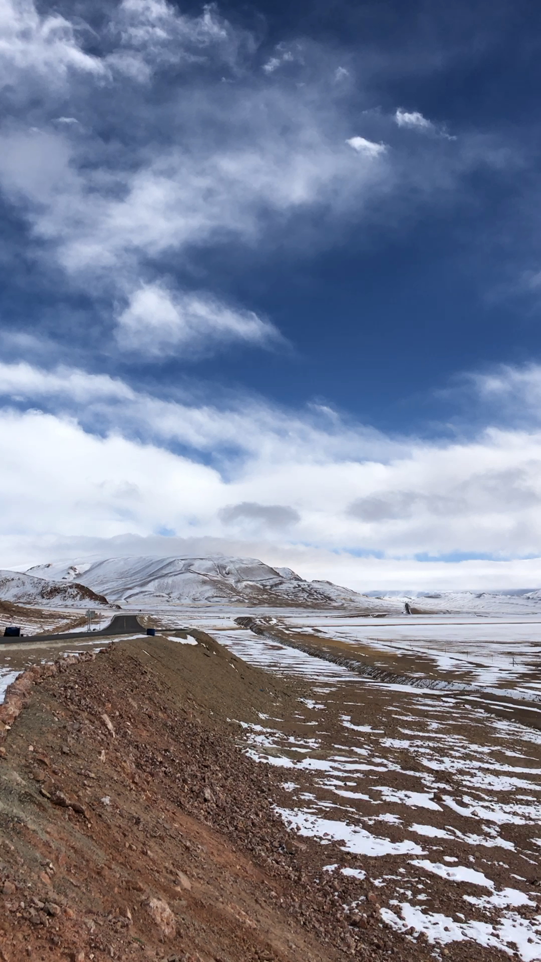 阿里北线上的风景,冬天的阿里湖泊冷里透着淡淡的荒凉