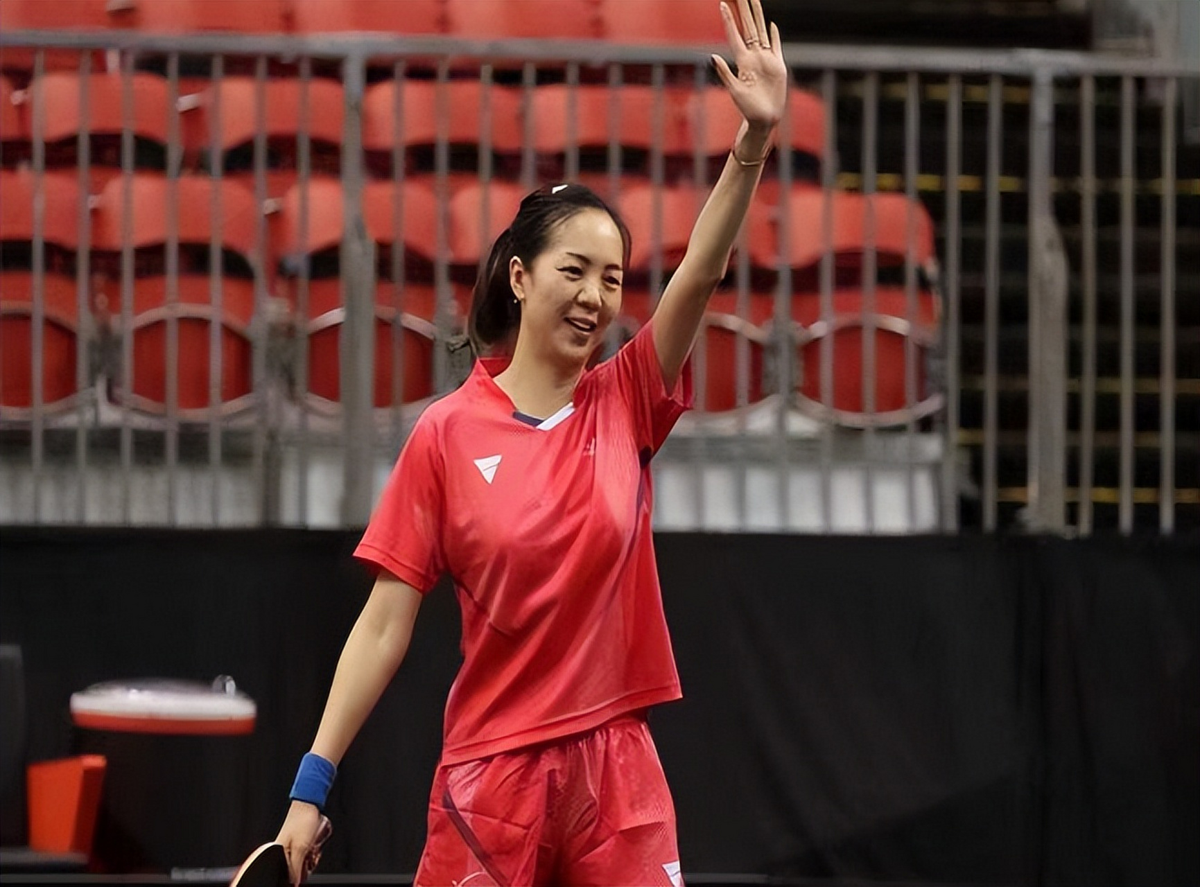 11:8袁嘉楠拿下首局. 11:6,11:8斯佐科斯连赢二局,2:1领先.