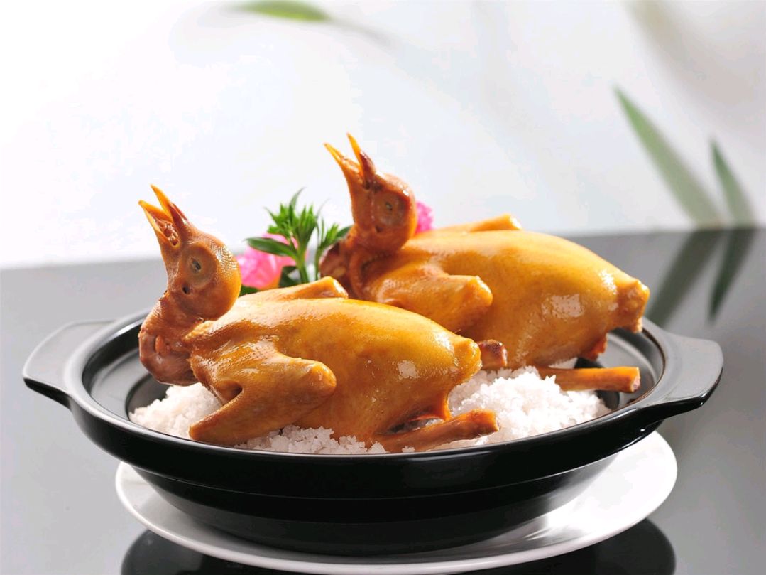 盐焗乳鸽粗盐焗法,古法制作,传承技术