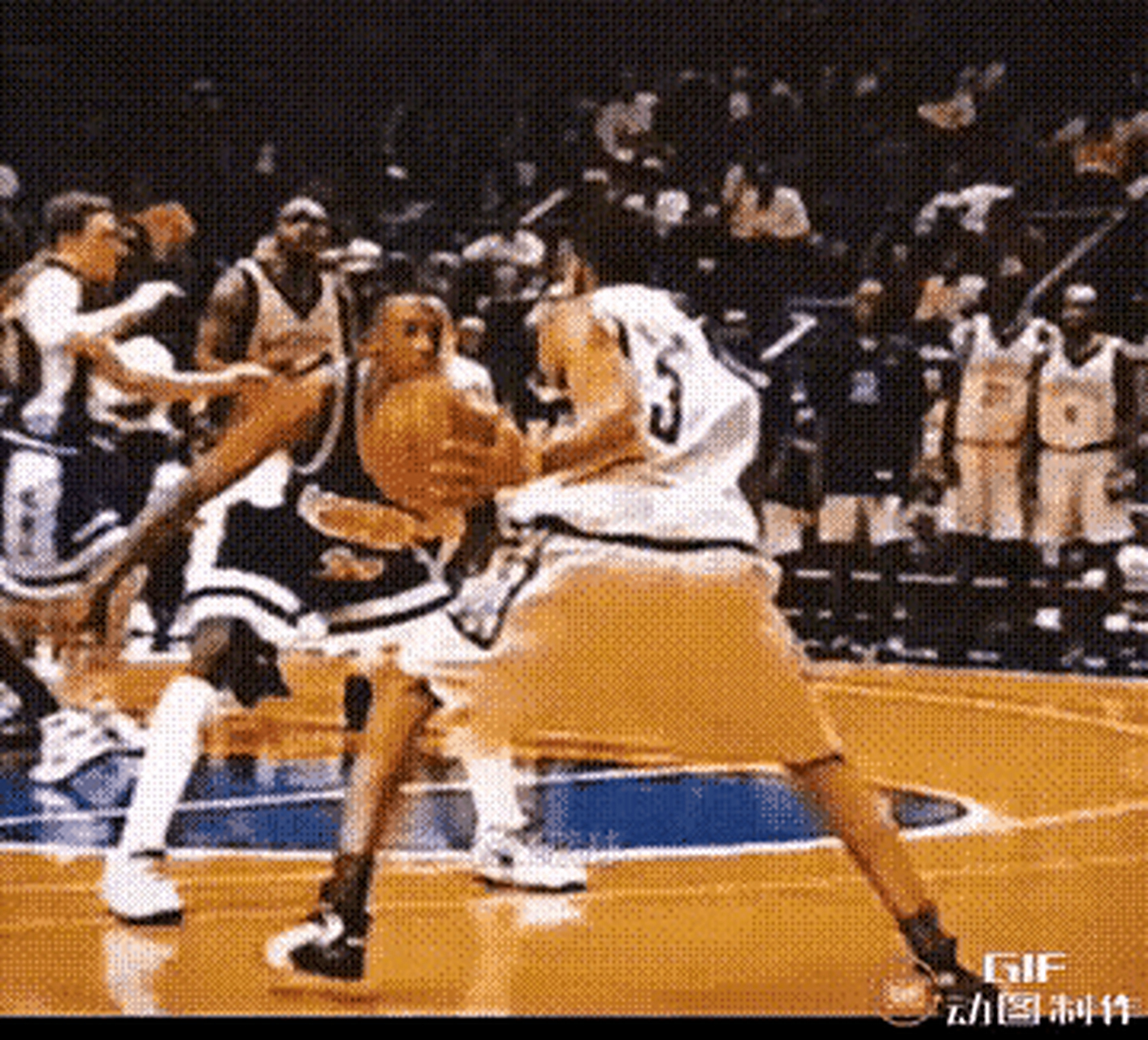 科尔说艾弗森以前打球都是翻腕,大家来评评理!#gif创作人# #nba