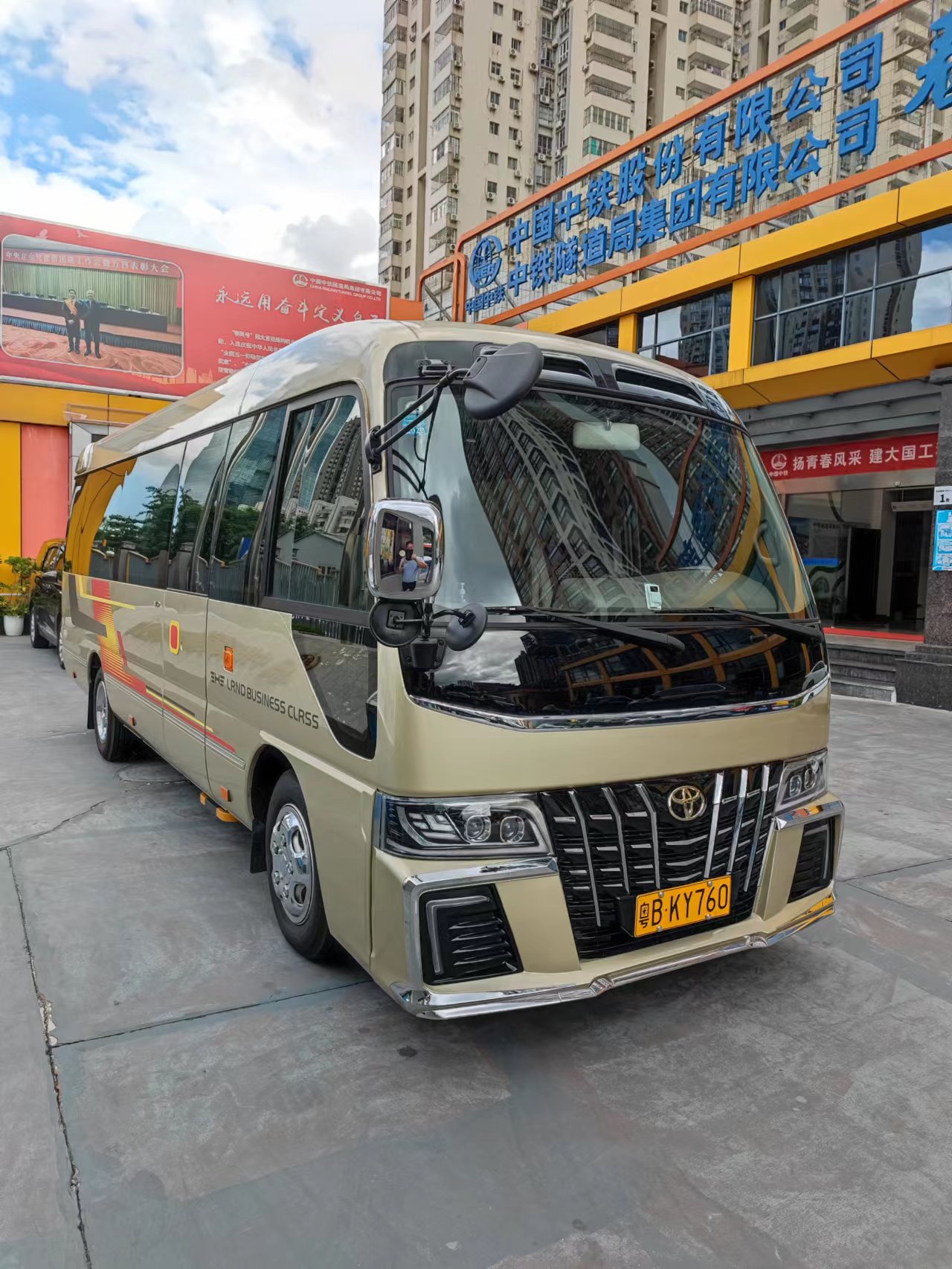 深圳市丰田考斯特蒙娜丽莎11座,13座,16座豪华中巴车