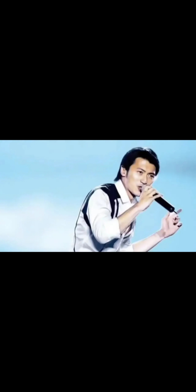 吃瓜群众谢霆锋  亲爱的谢霆锋要遭殃了,这次亏大了,王菲闹分手了,把