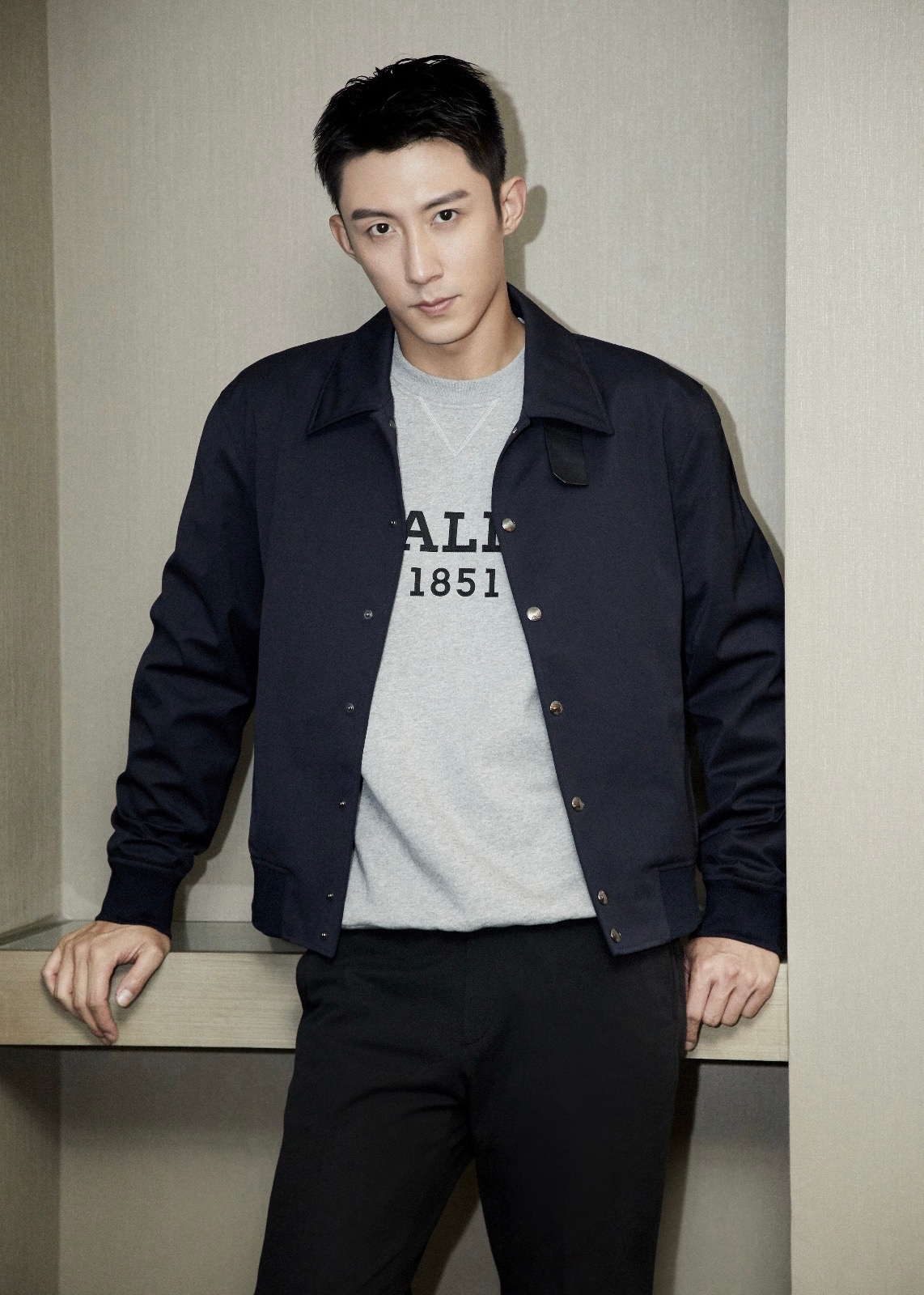 黄景瑜休闲生活照,简直太帅了,你会嫁给他吗?