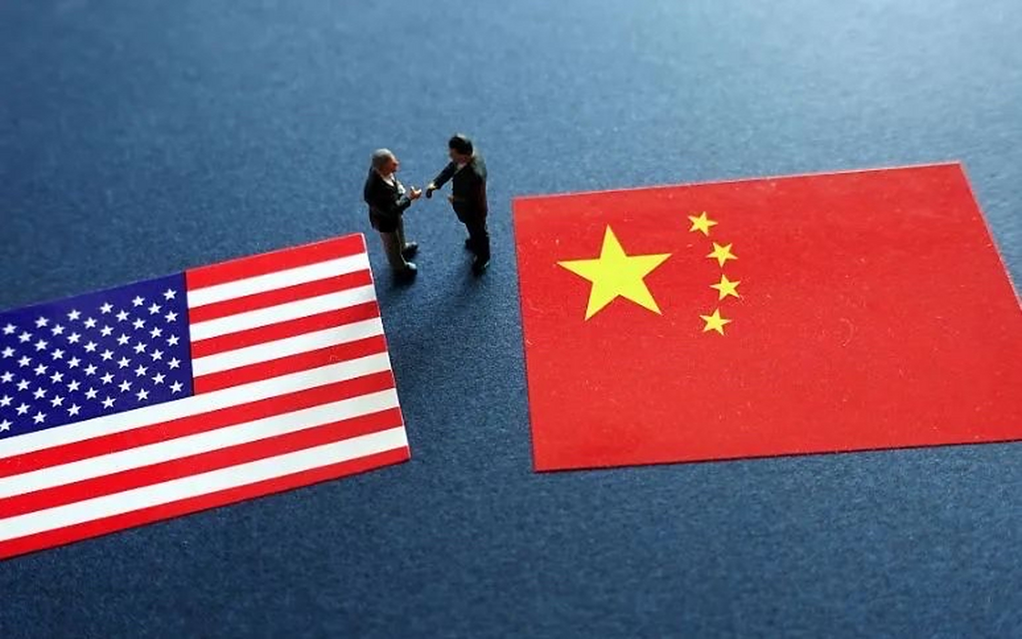 中美两国gdp差距变化数据: 2021年,中美gdp差距为5.