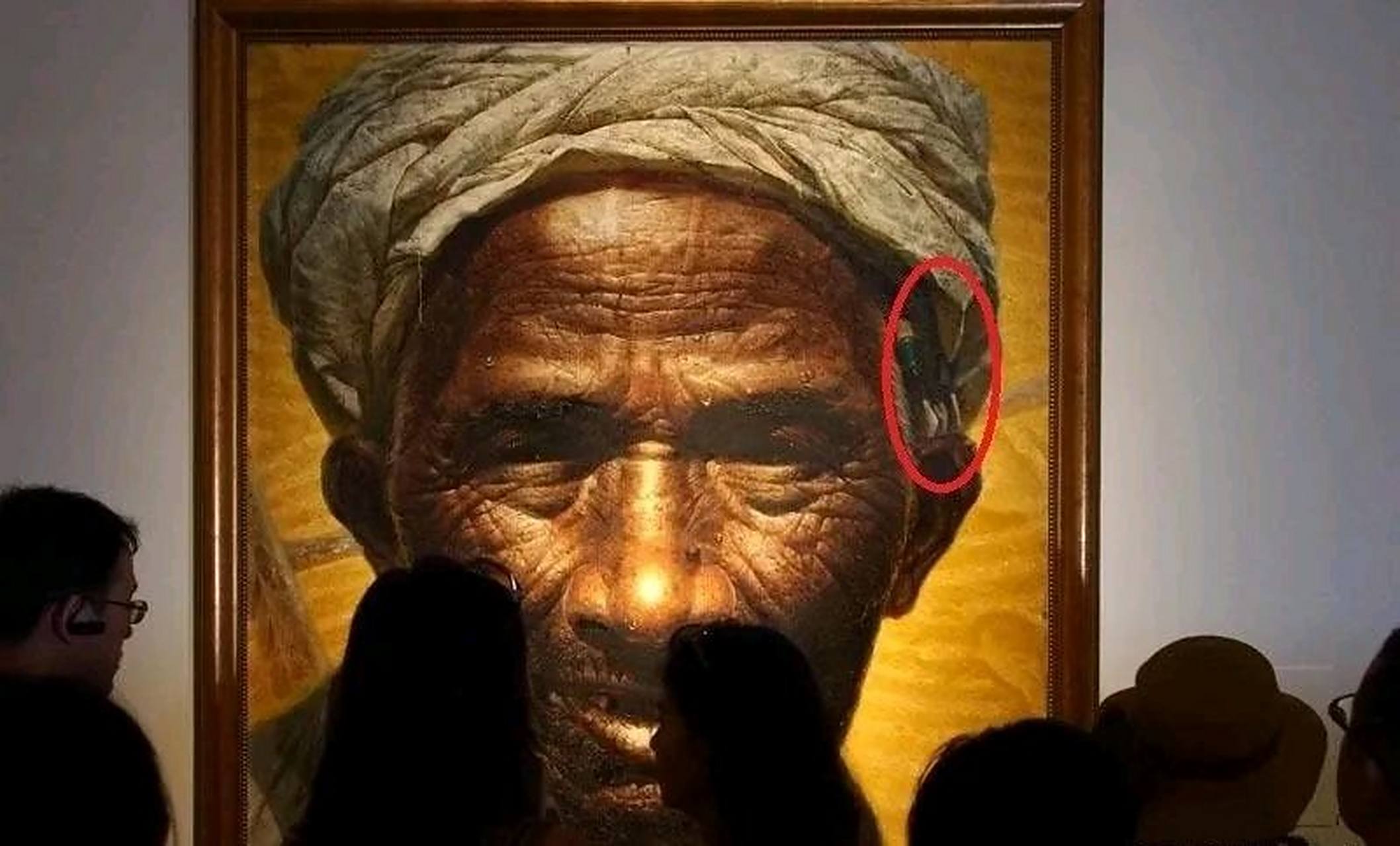 当年,32岁的大三学生罗中立画了一幅油画《父亲》,轰动了整个画坛