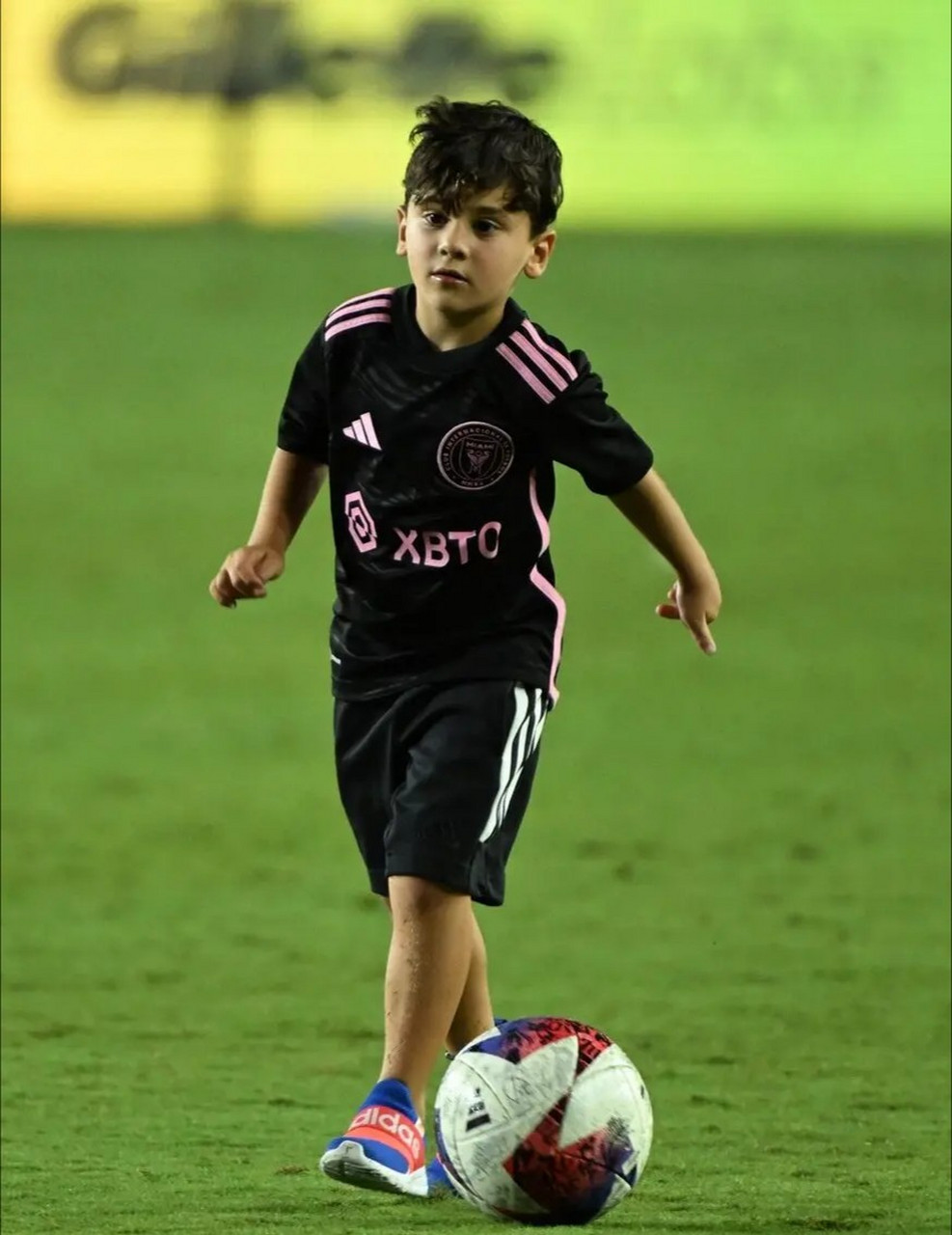 麻袋这一招一式像梅西吗?