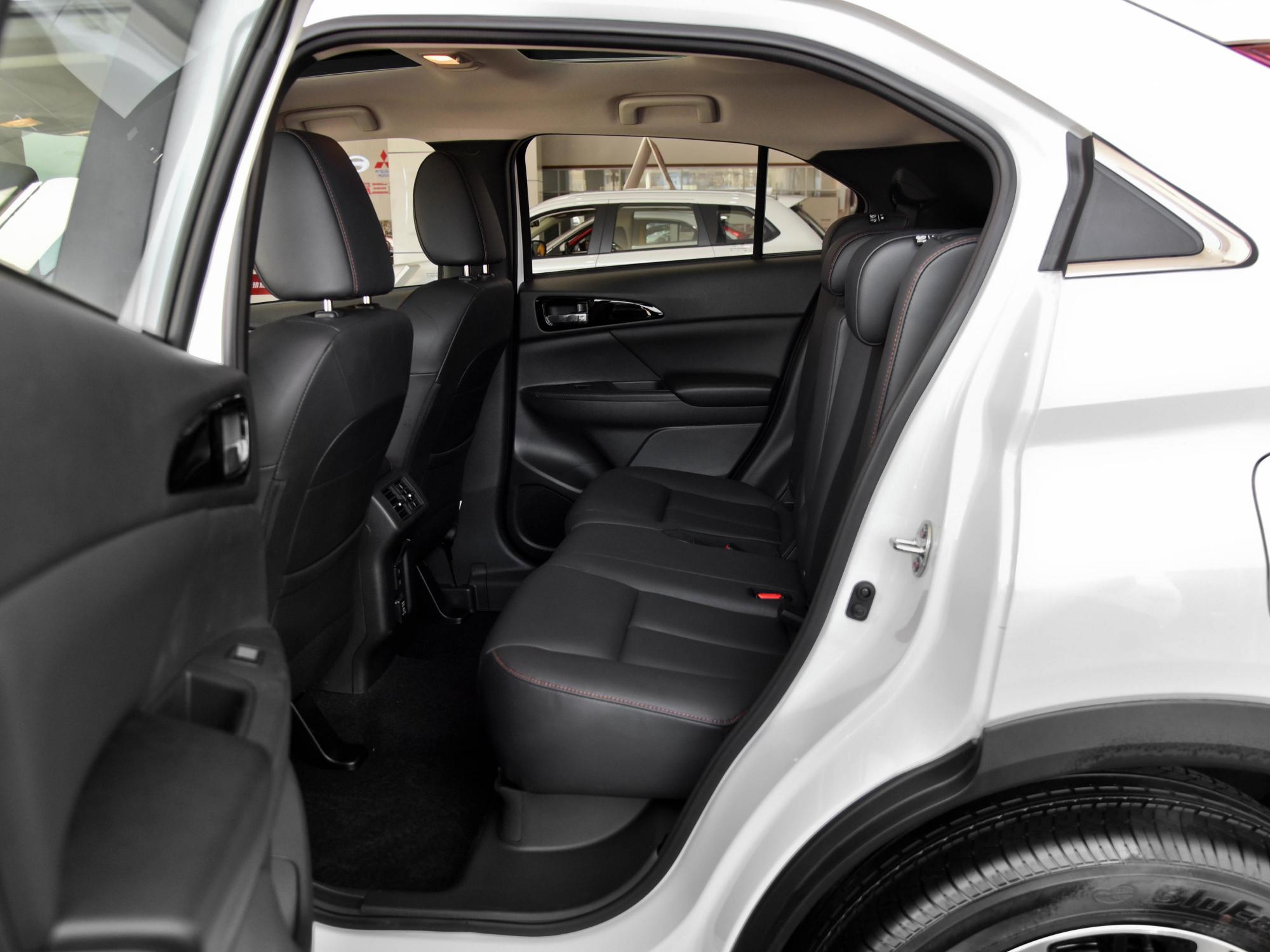 标准日系suv,空间大油耗低是优势,实拍三菱奕歌