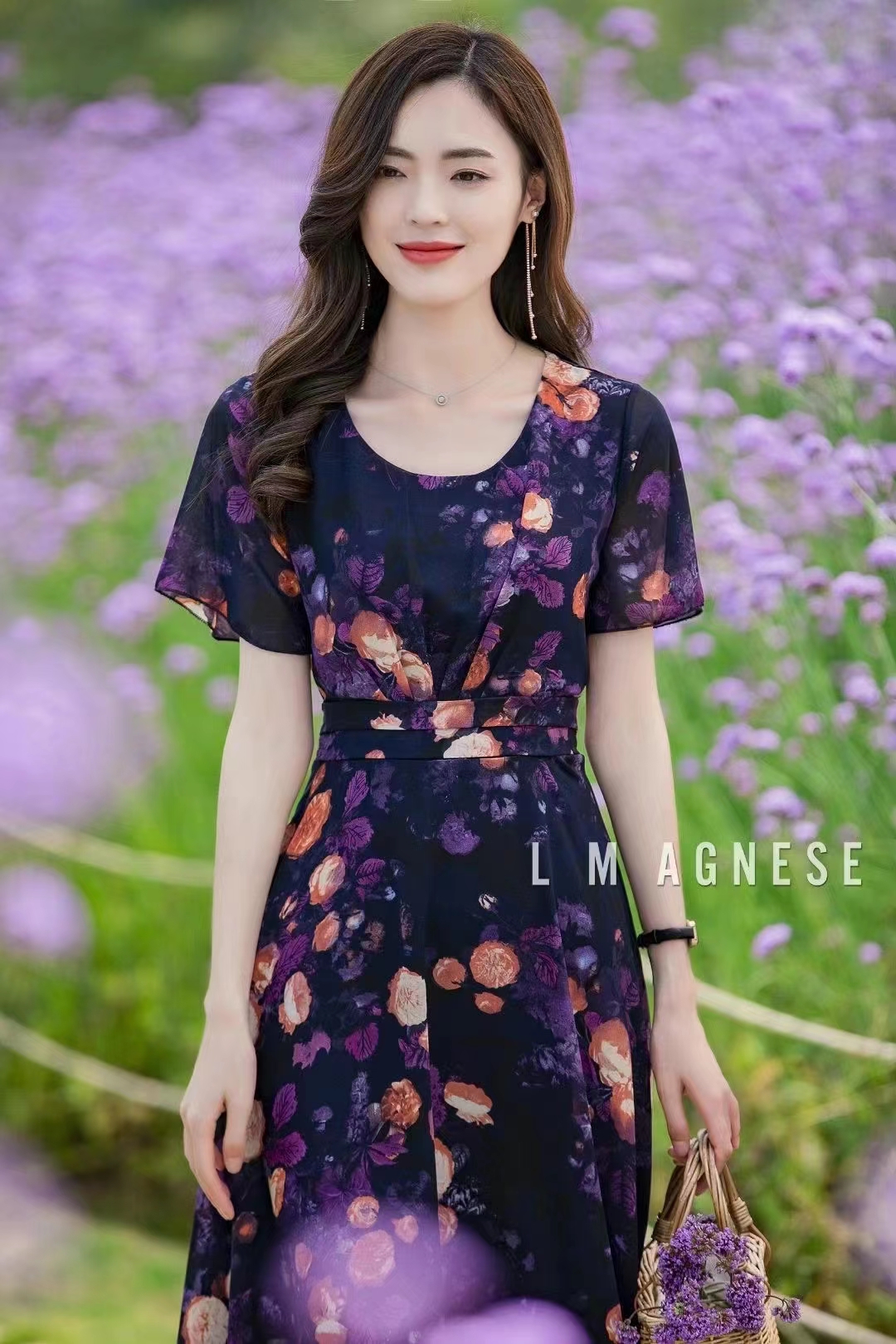 连衣裙 大方圆领 唯美印花 高腰修饰 a字大裙摆 灵动飘逸 魅力十足