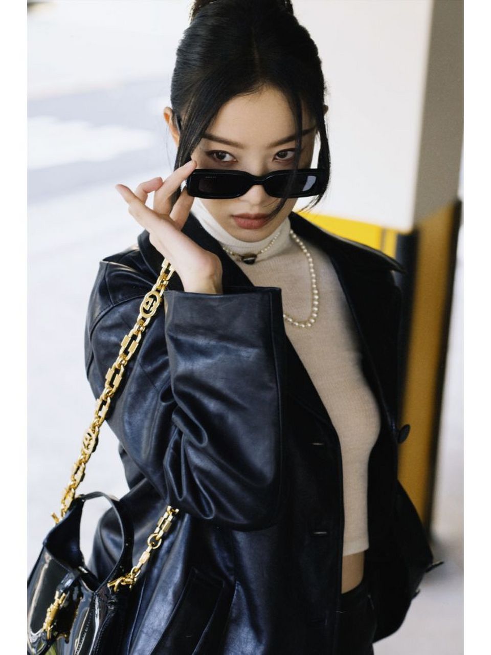 倪妮好酷好酷飒~|||倪妮|街头皮衣,简直是人间行走的gucci 6767