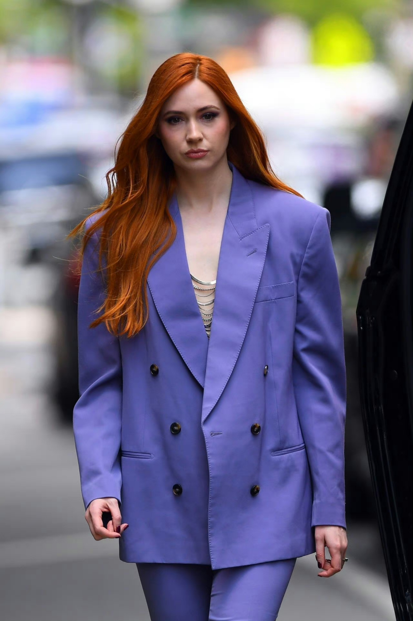 karen gillan纽约街拍
