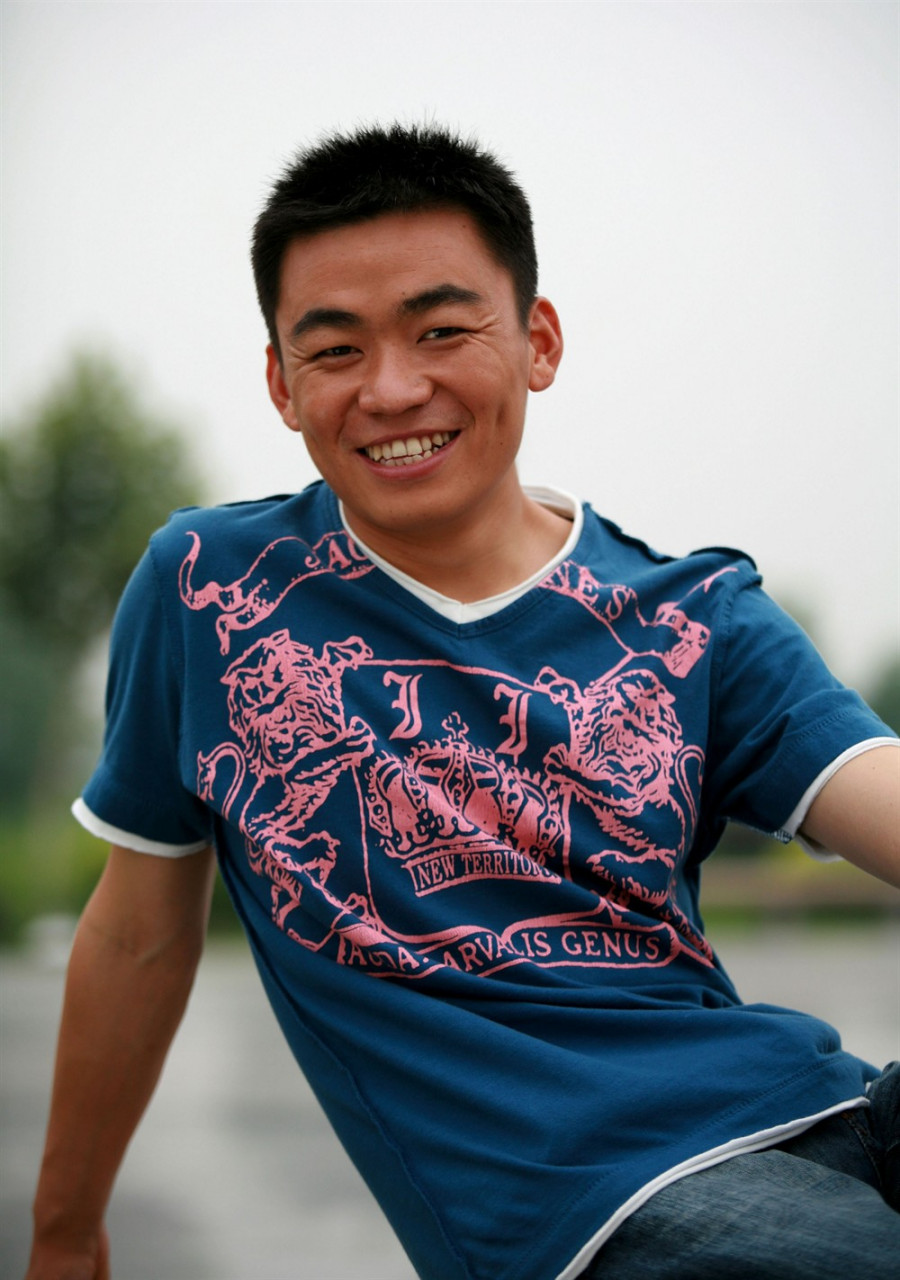 我身边有三个刚参加工作的三个小伙伴,有两个孩子重点本科毕业,拿到手