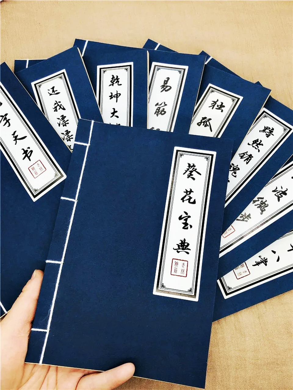 有秘籍:葵花宝典,降龙十八掌,九阴白骨爪,凌波微步……#趣图搞笑