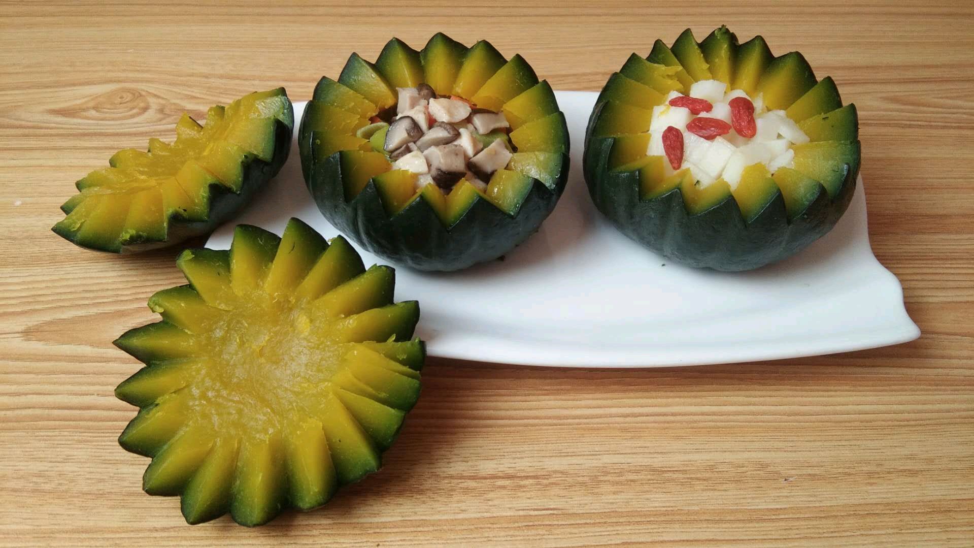 南瓜盅是要这么做的,主食和菜就都有了,既有颜值又有营养