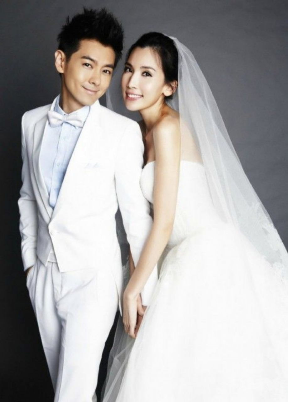 kimi侧脸# 林志颖老婆陈若仪带14岁儿子kimi出游,露出的侧脸继承爸爸