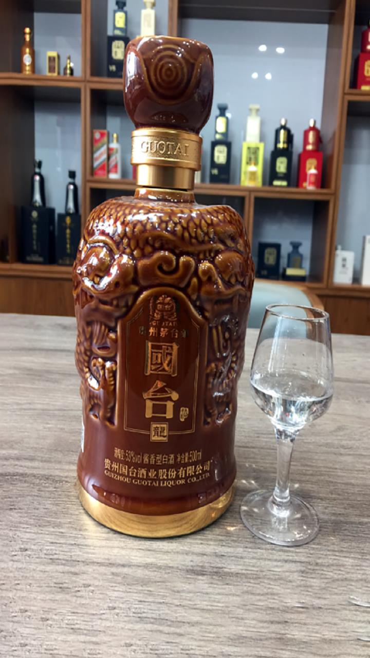 对比国台龙酒和习酒窖藏15口感风格的区别