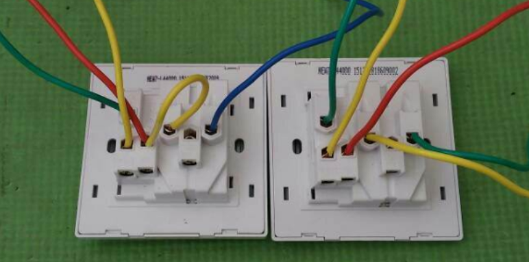 带插座的开关应该怎么接呢?