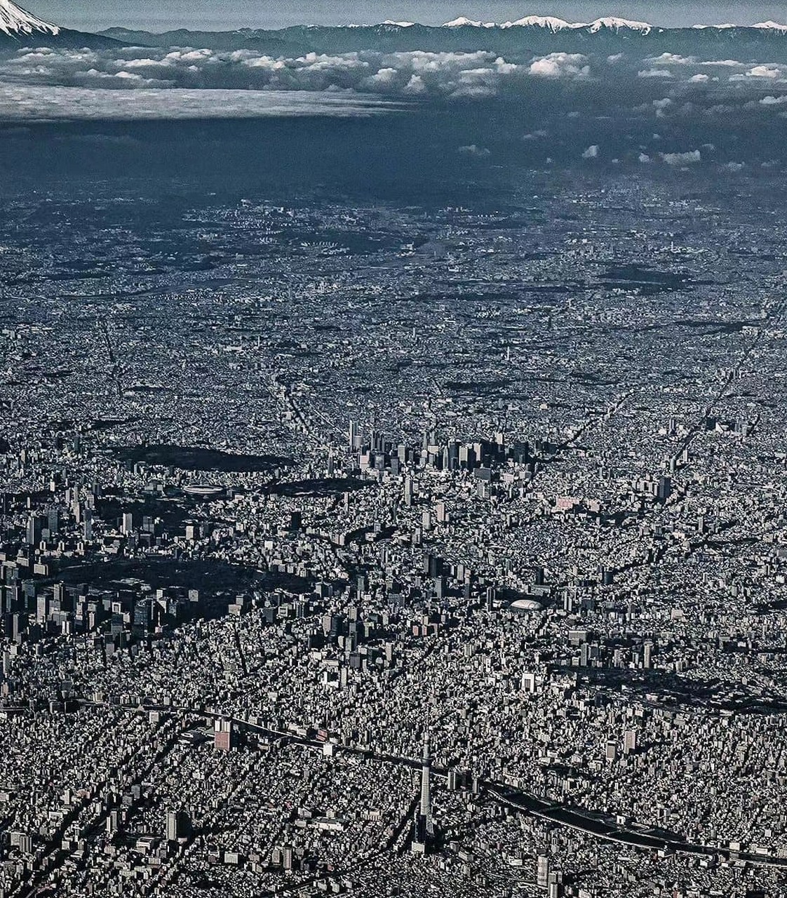 东京首都圈总人口超3700万人,是世界最大的城市群,人口密度达4,684人