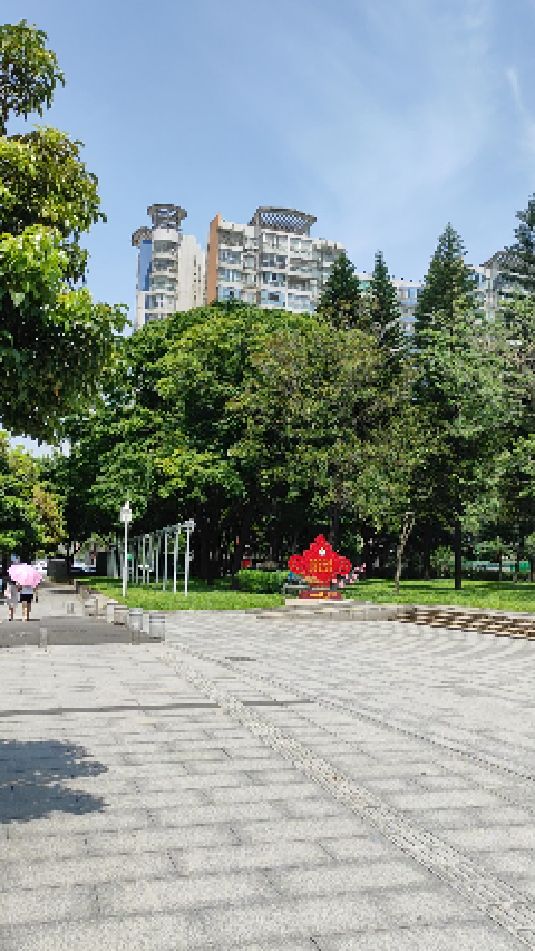 广州黄埔公园革命的大门宽阔的广场晚上是舞蹈的赛场