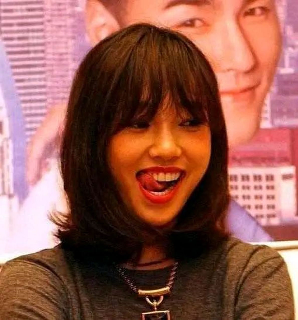 女明星还是要注意下表情管理,白百何就喜欢做各种搞怪表情,尤其喜欢